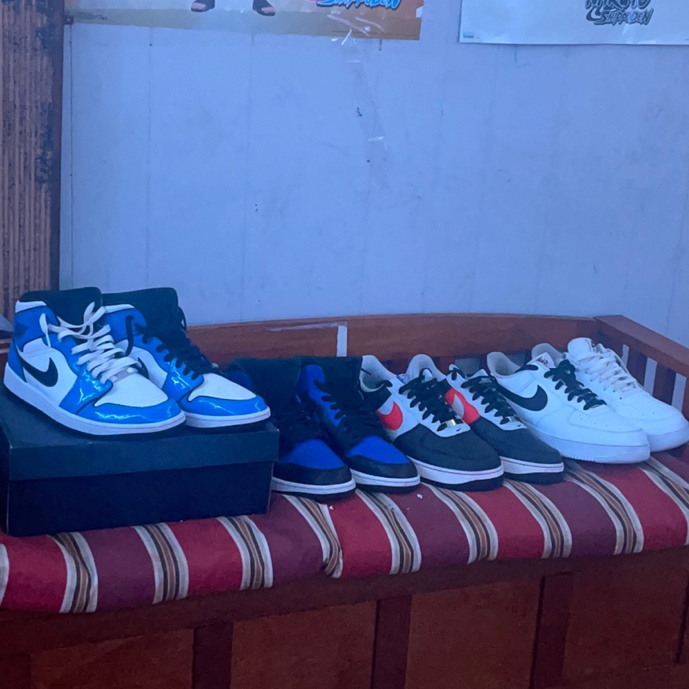 Selling air Jordan 1's